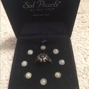 Del sol pearl ring