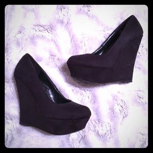 Stunningly Sexy Black Wedges