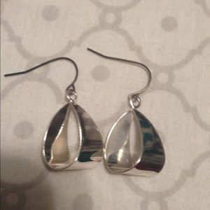 Earrings that dangle