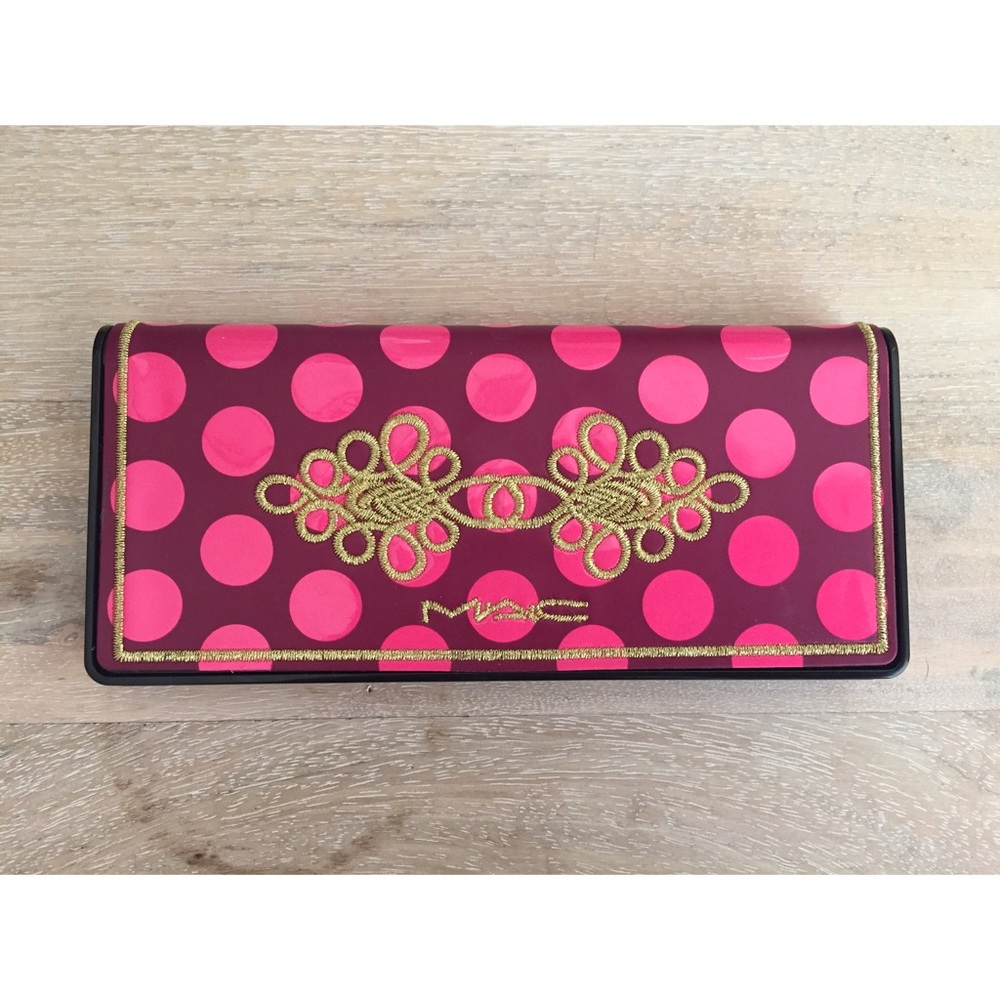 MAC holiday Nutcracker sweet smokey eye palette