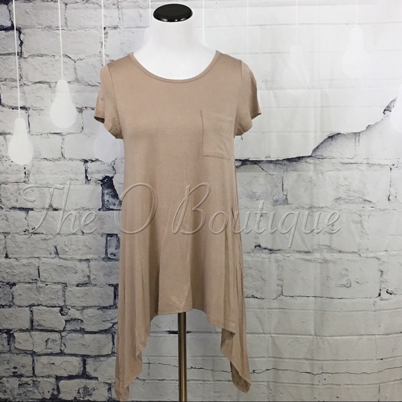 ๐CLEARANCE๐ Mocha Short Sleeve Asymmetric Tunic - Picture 2 of 3