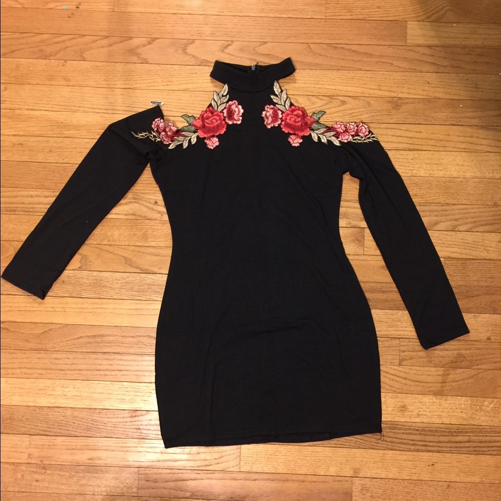 New rose detailing shoulder dress