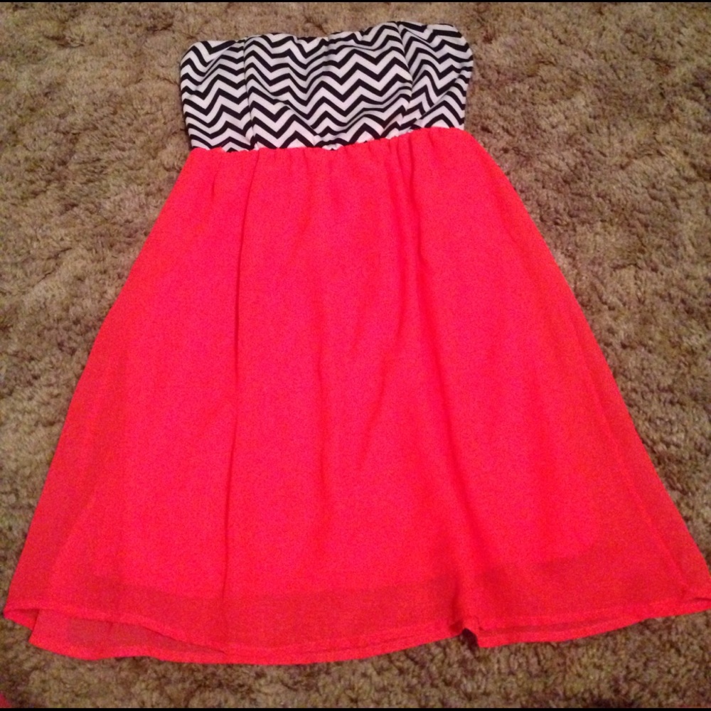 a strapless dress