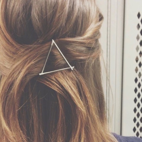 Triangular hair pin! - Picture 2 of 4