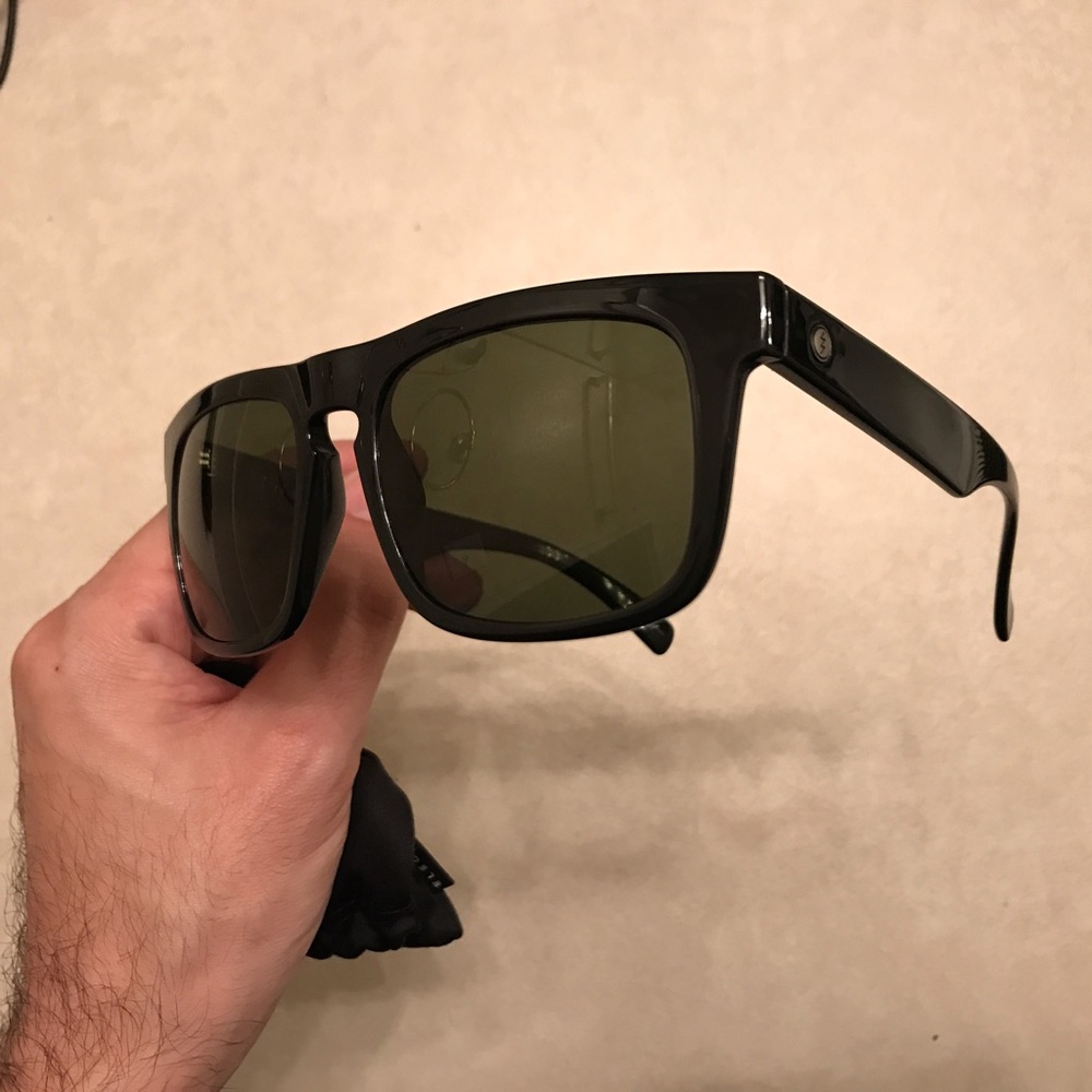 Electric Mainstays (Polarized)