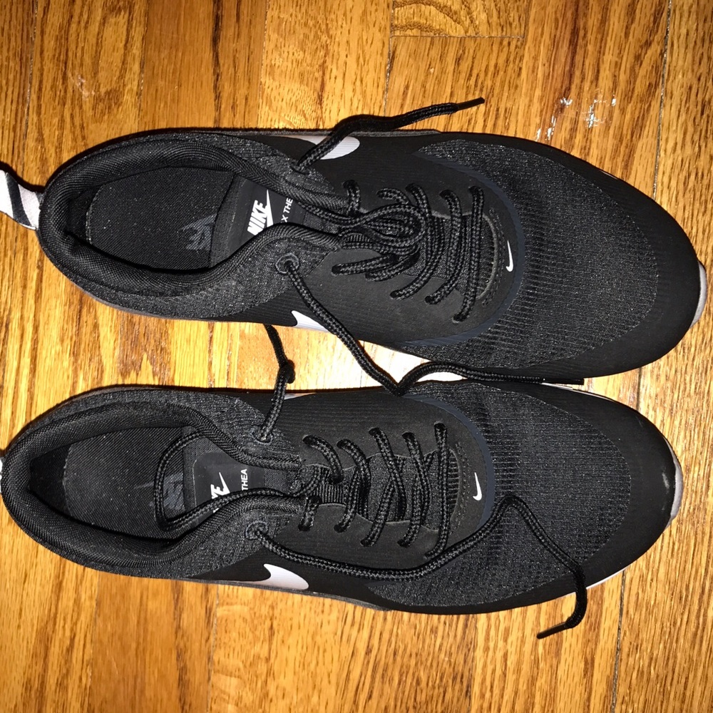 Nike tennis shoes