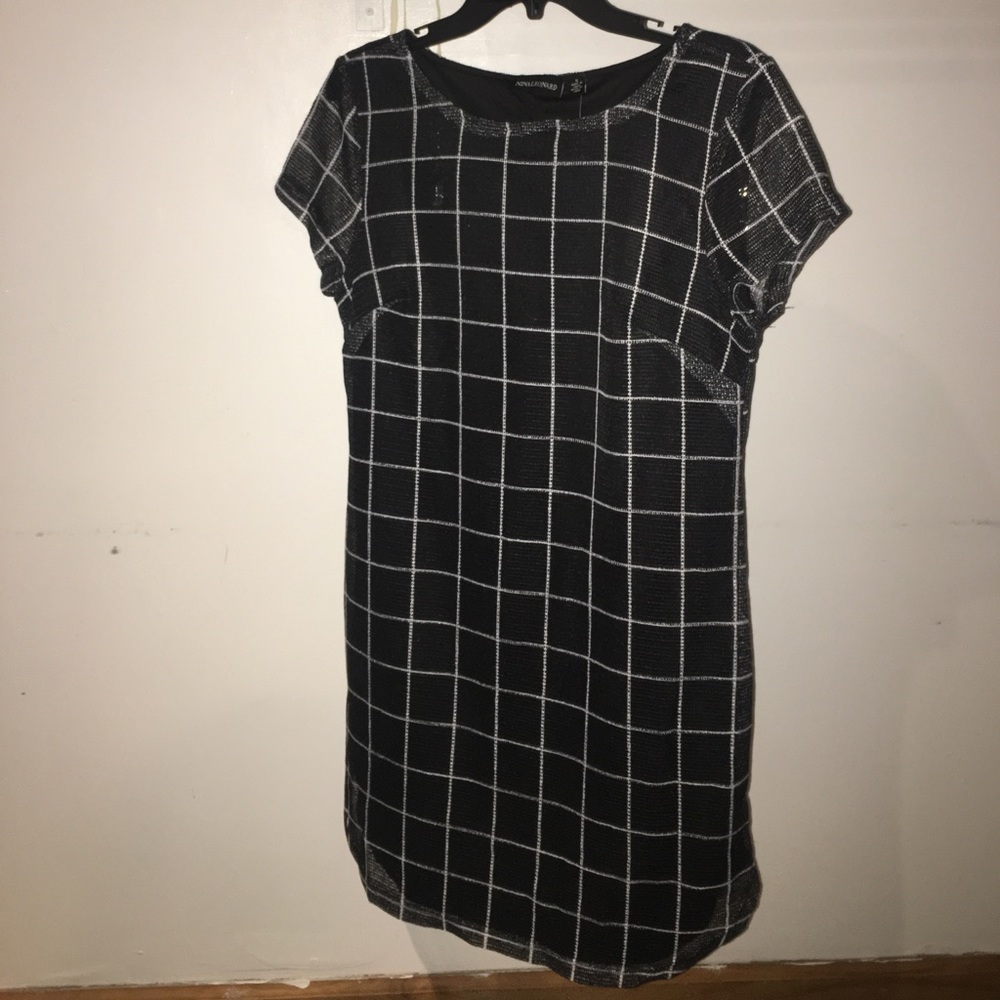 Nina Leonard black & white dress
