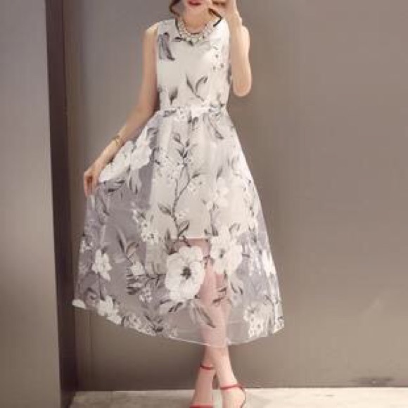Dresses & Skirts - 💥Final Sale: NWOT Casual floral print dress. $22