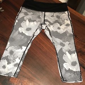 ♥️SALE HOT Nike Dry Fit Capri Running LIKE NEW