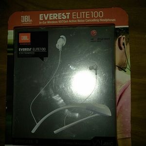 Everest Elite 100 JBL Harman Bluetooth wireless