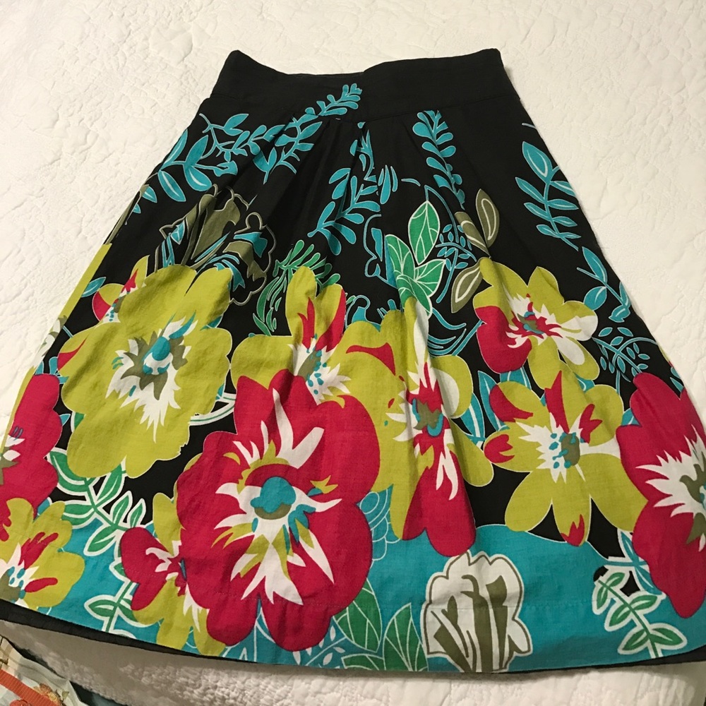 (Donating on 5/1). Bright Floral Graphic Skirt