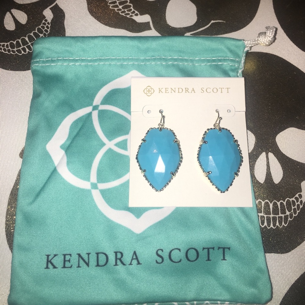 Nwt Kendra Scott earrings