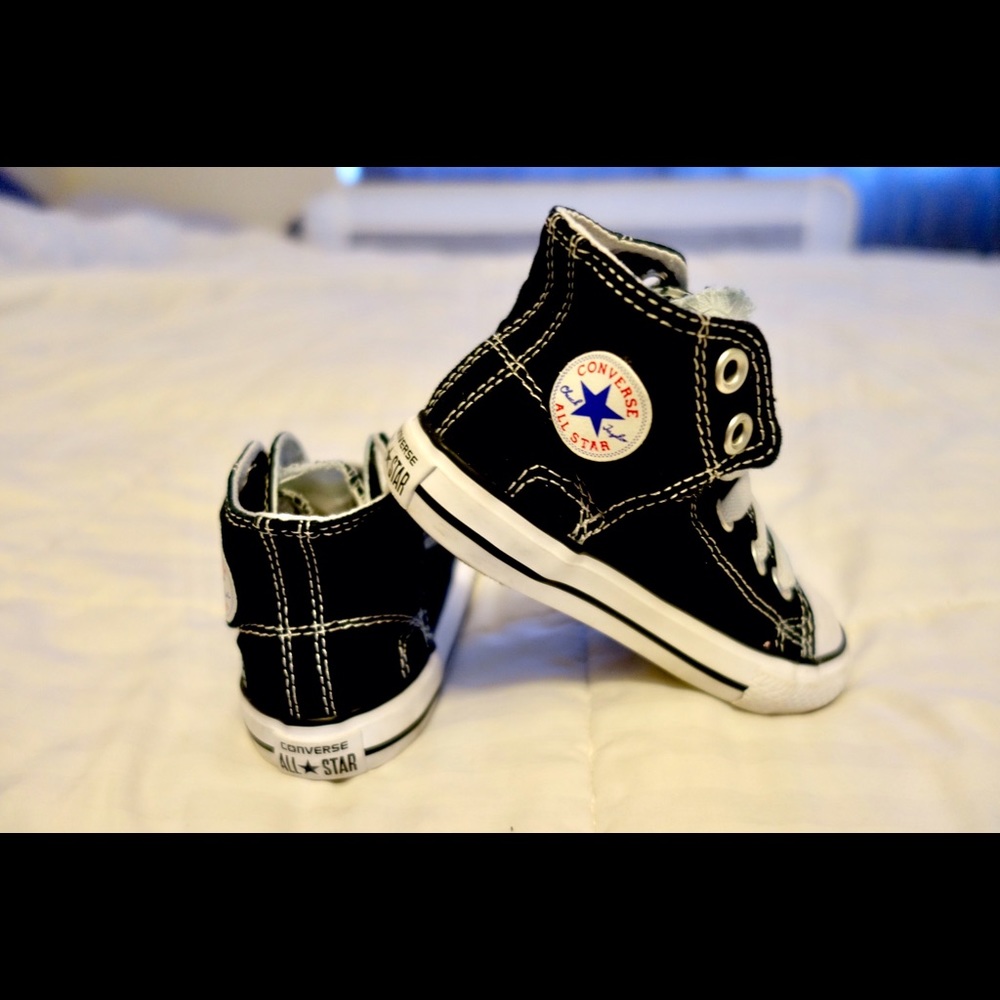 Sale! Converse Chuck Taylor- great condition- 7T