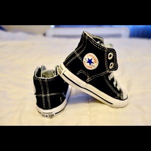 Sale! Converse Chuck Taylor- great condition- 7T