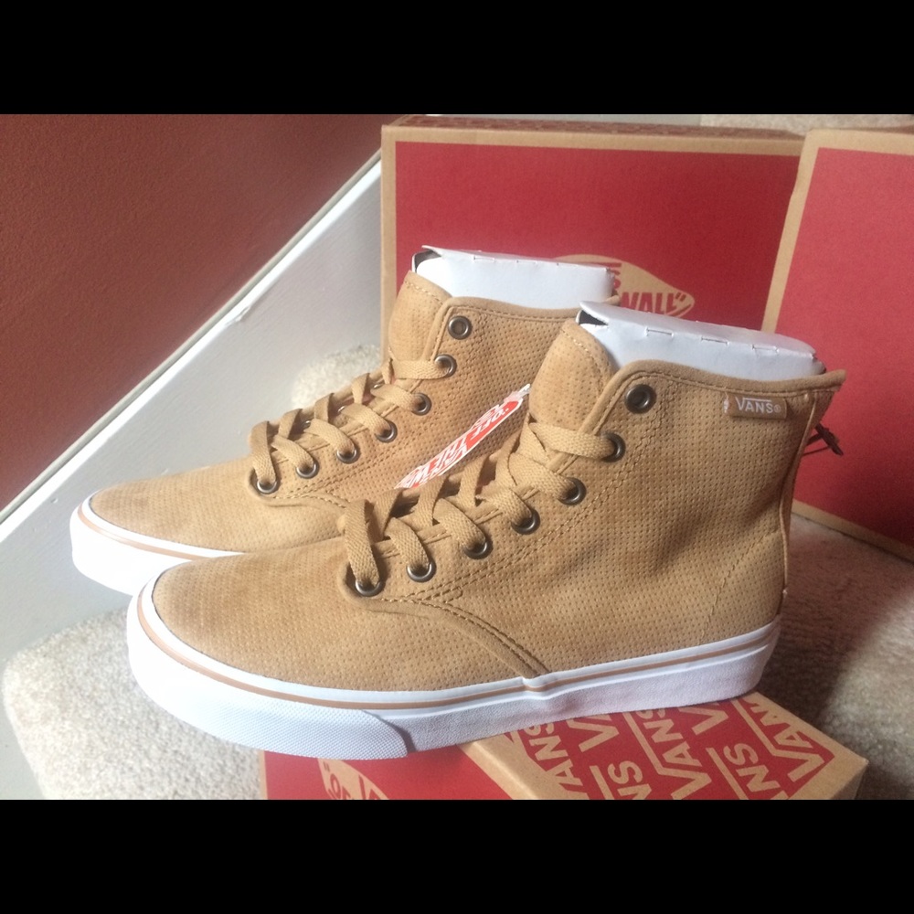 Last 1 Vans Camden Perforated High-Top Sneaker 5.5 - Picture 3 of 5