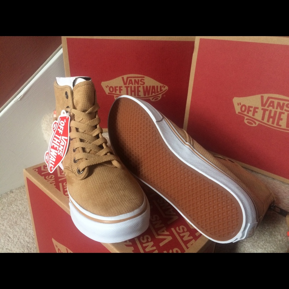 Last 1 Vans Camden Perforated High-Top Sneaker 5.5 - Picture 5 of 5