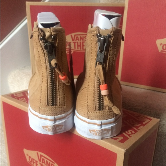 Last 1 Vans Camden Perforated High-Top Sneaker 5.5 - Picture 4 of 5