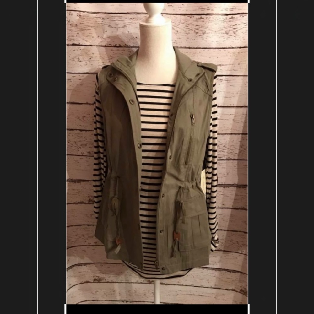 Army green utility vest from Blu Pepper