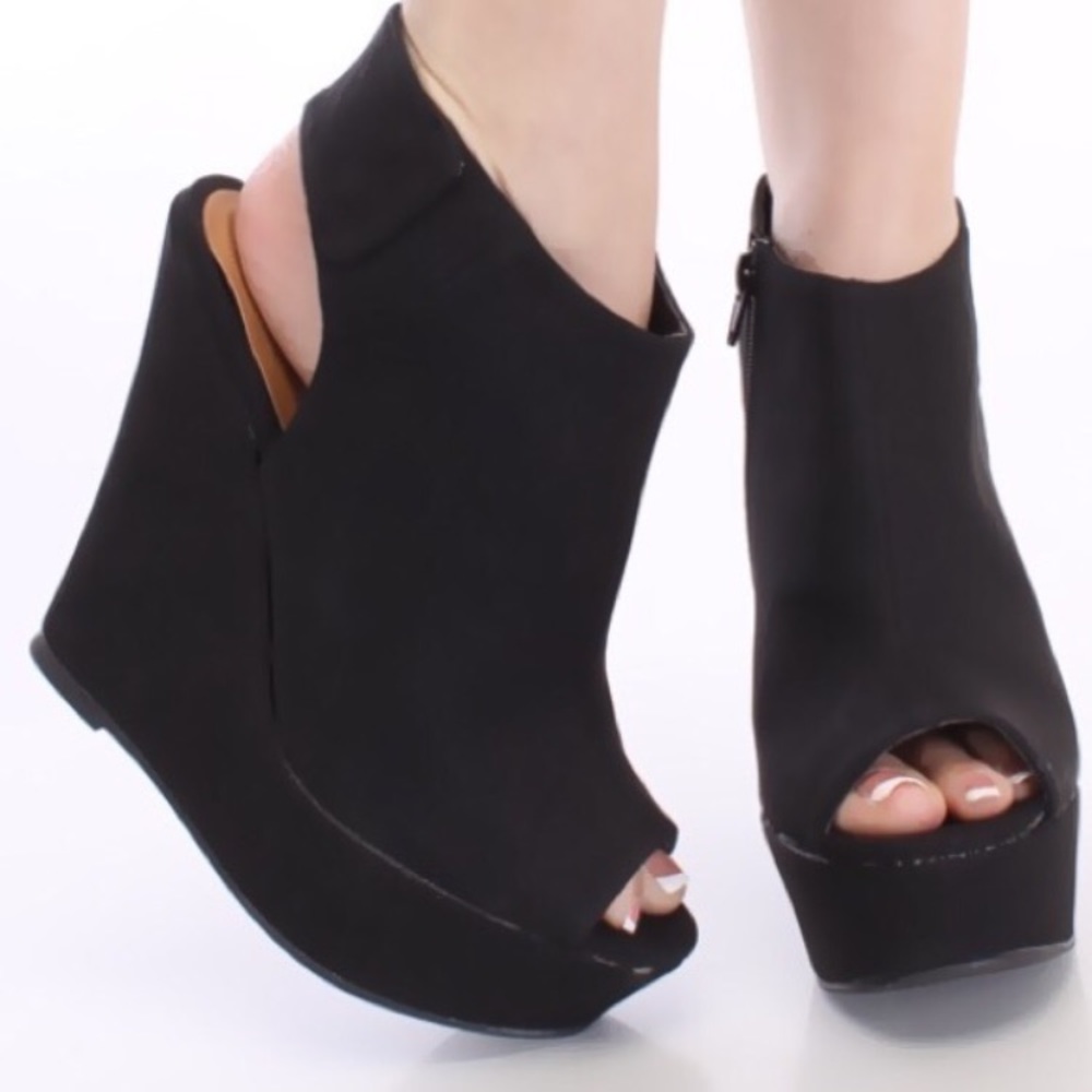 Suede Leatherette Wedge Sandals! 👠👡