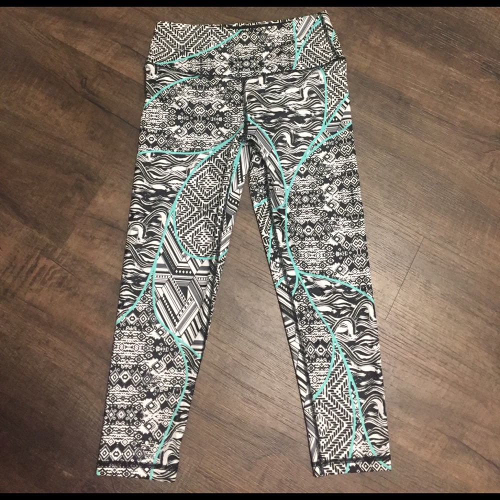 VSX Victoria's Secret Capri workout leggings RARE