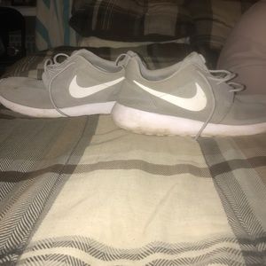 Nike roshes