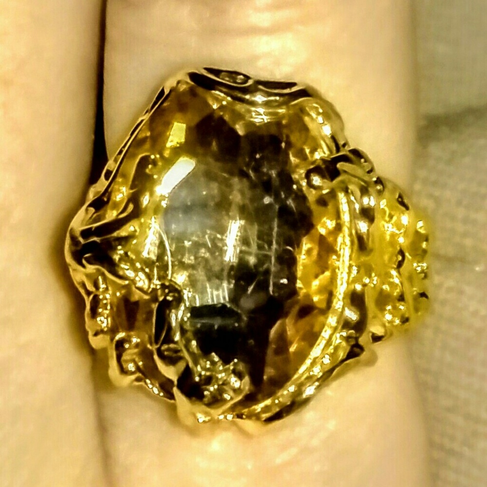 NWOT. Stunning Large Morganite Ring