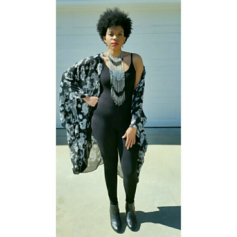 Avenue Black and White Floral Print Kimono