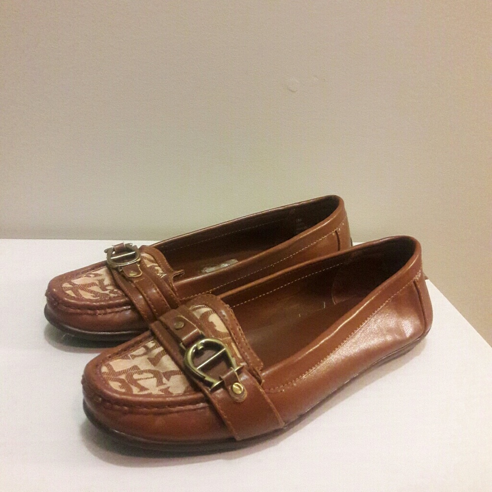 Etienne Aigner flats
