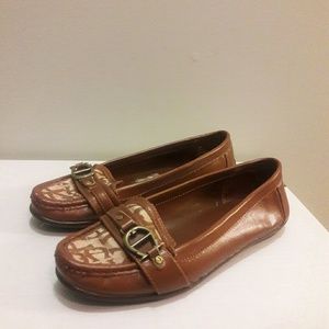Etienne Aigner flats