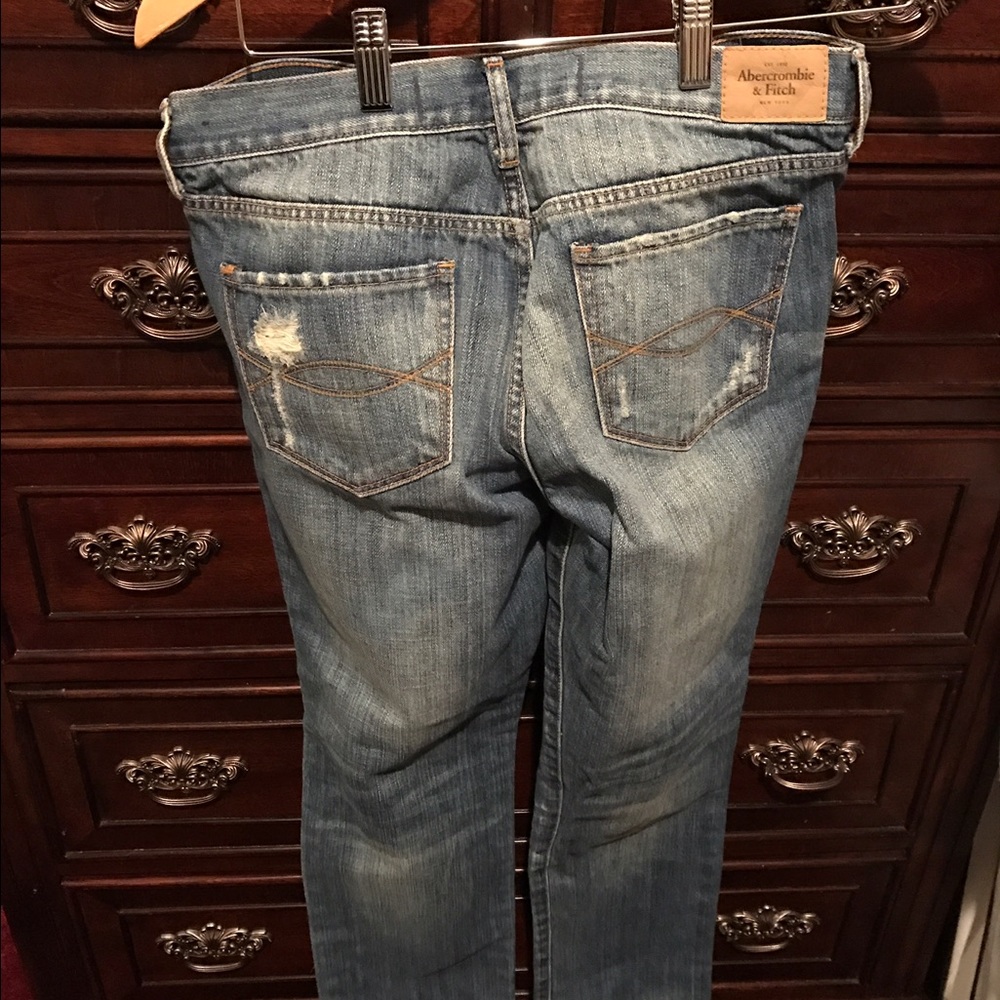 Destroyed jeans - Picture 2 of 2