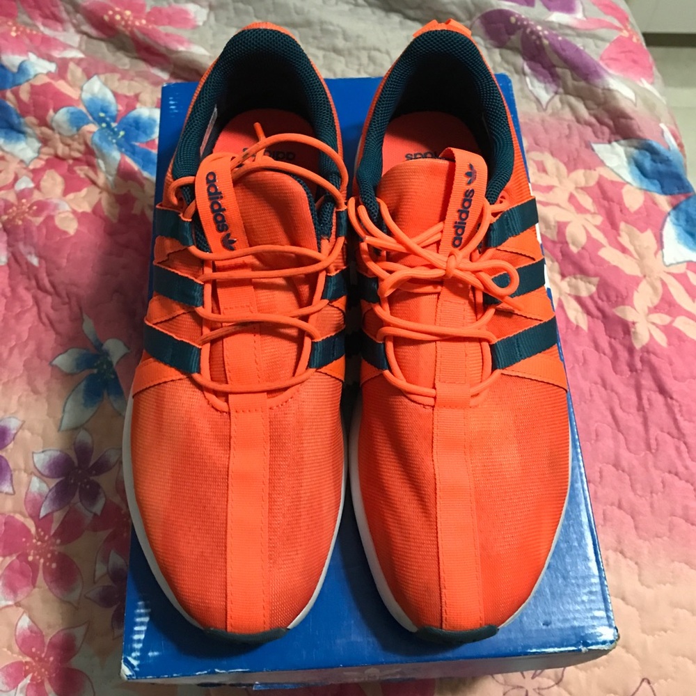 Adidas Kids Sneakers In Size 6