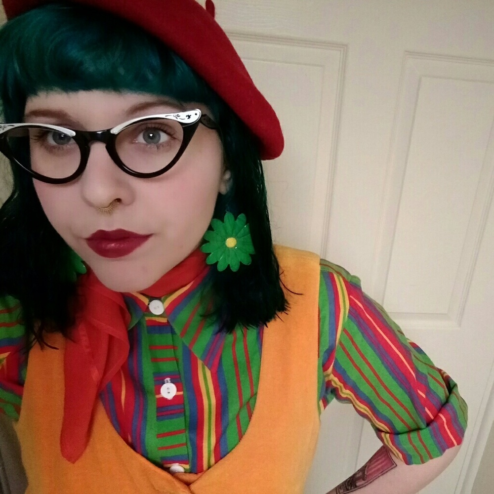 Meet your Posher, Larissa