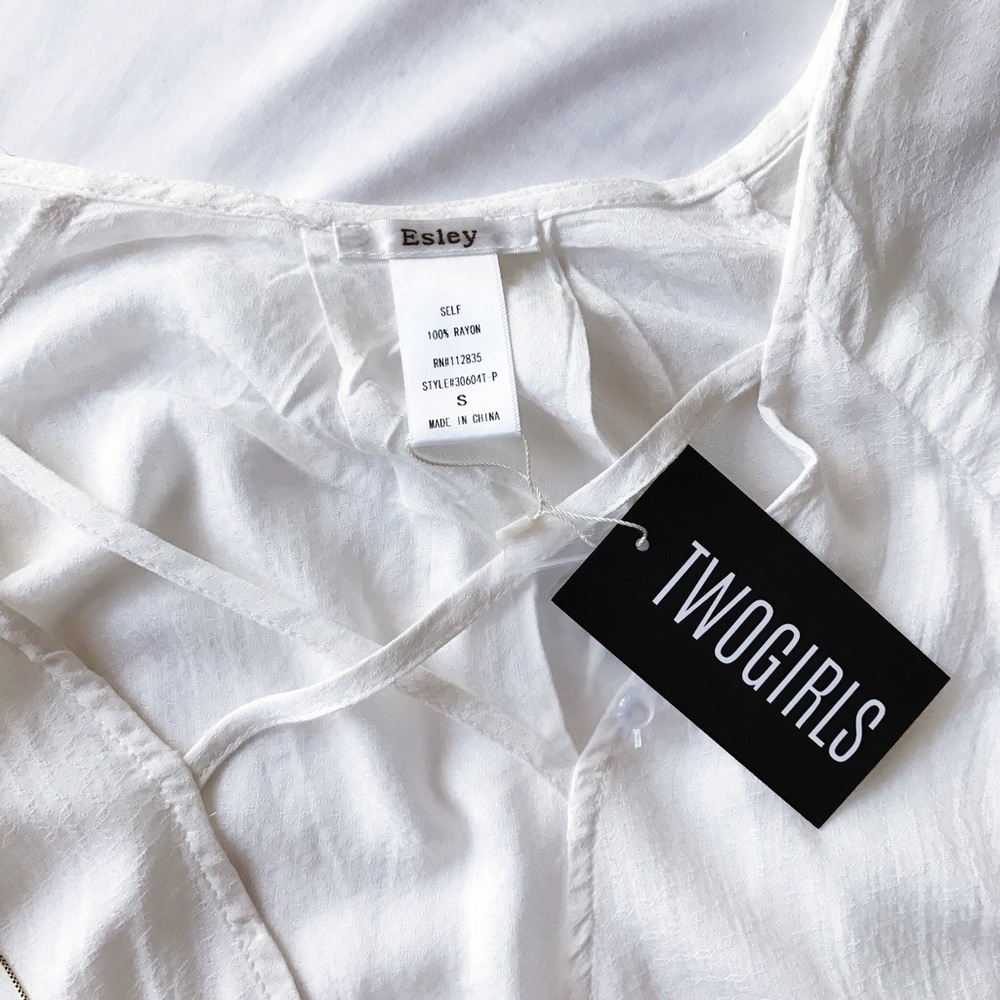 White Criss-cross V-Neck Plunge Blouse - Picture 4 of 8