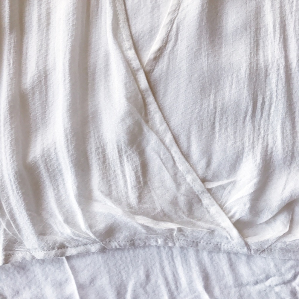 White Criss-cross V-Neck Plunge Blouse - Picture 5 of 8