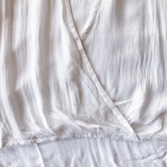 White Criss-cross V-Neck Plunge Blouse - Picture 5 of 8