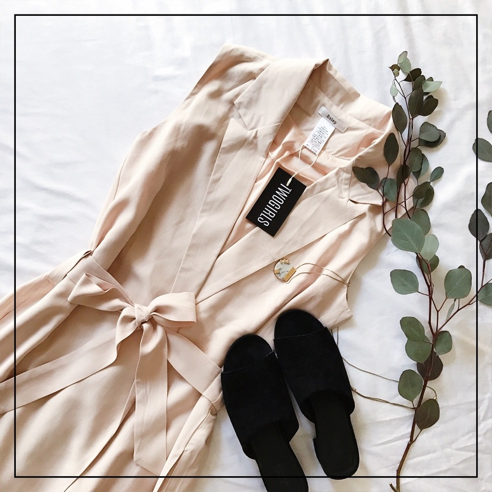 🌿Light Blush Pink Sleeveless Trench🌿 - Picture 2 of 8