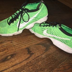 Flynit Zoom Nike Sneakers