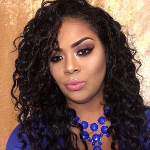 Meet your Posher, Estela