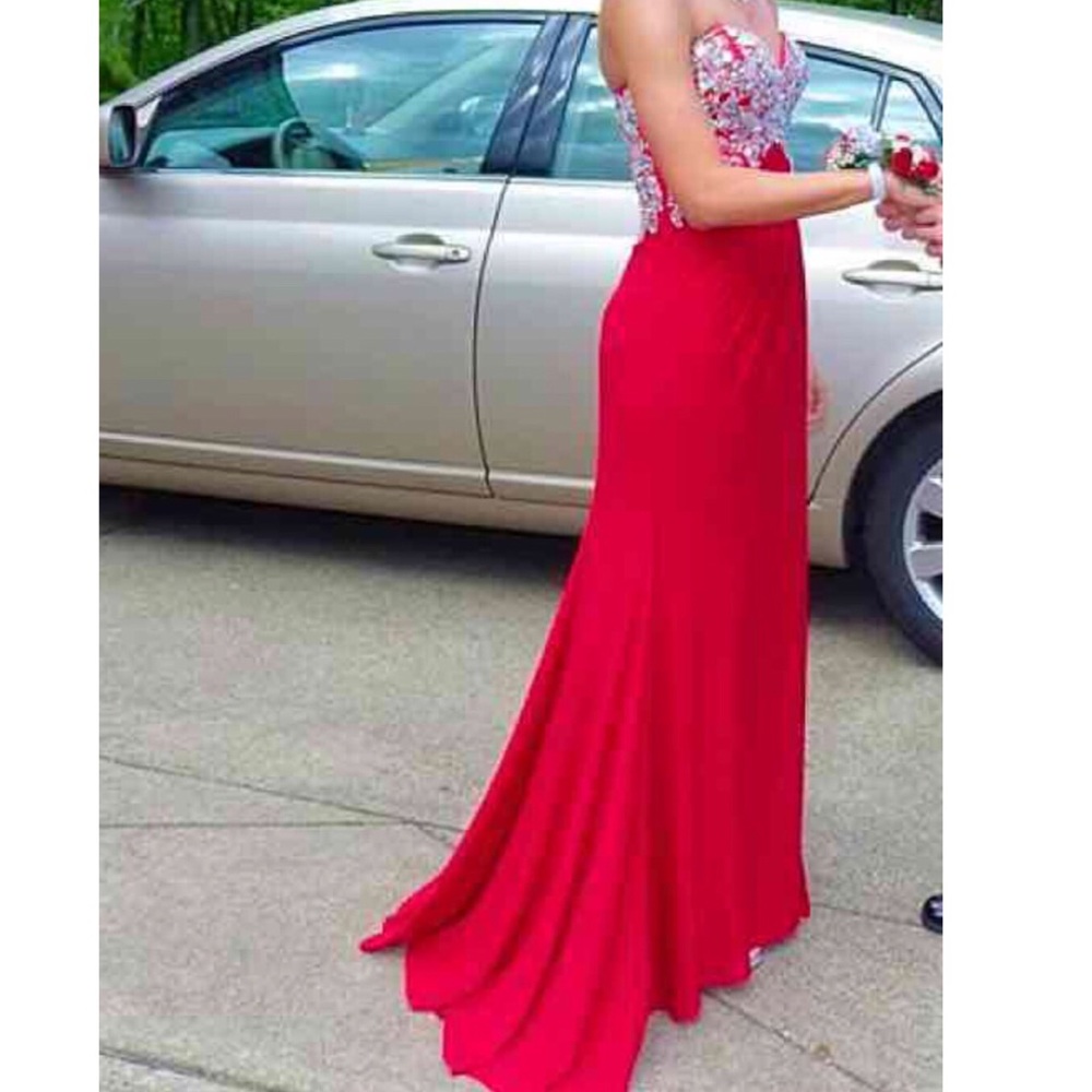 RED PROM DRESS!! Negotiable!