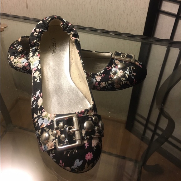 Floral Flats - Picture 1 of 3