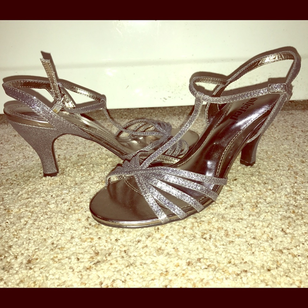 Heels - Picture 2 of 2