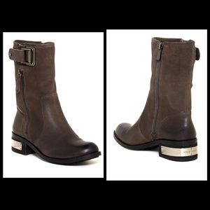 Vince Camuto grey leather Wayland books. 7.5