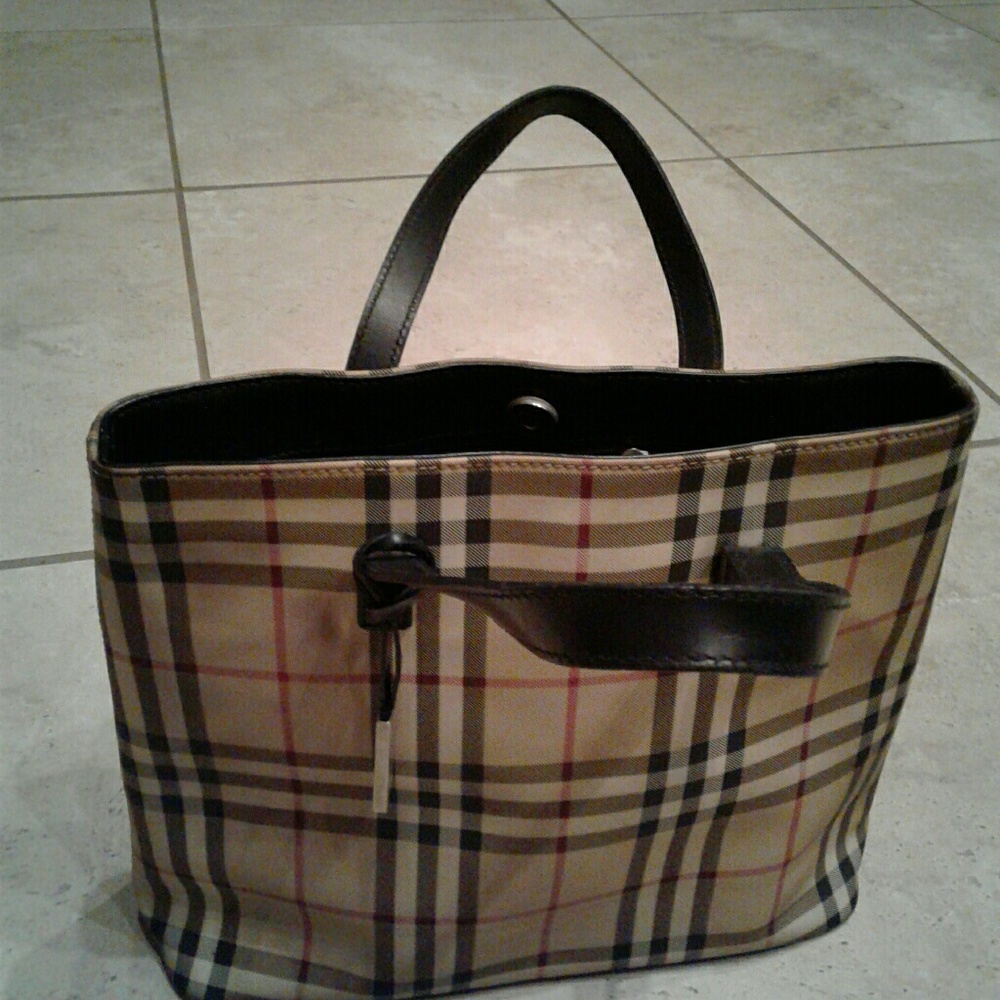 One day sale!!! Burberry Bag. Authentic!!!!!