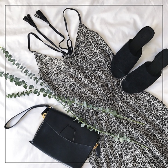 ๐ฟBlack and White Printed Jumpsuit๐ฟ - Picture 2 of 8