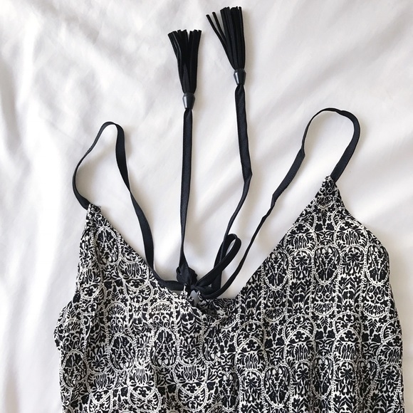 ๐ฟBlack and White Printed Jumpsuit๐ฟ - Picture 4 of 8