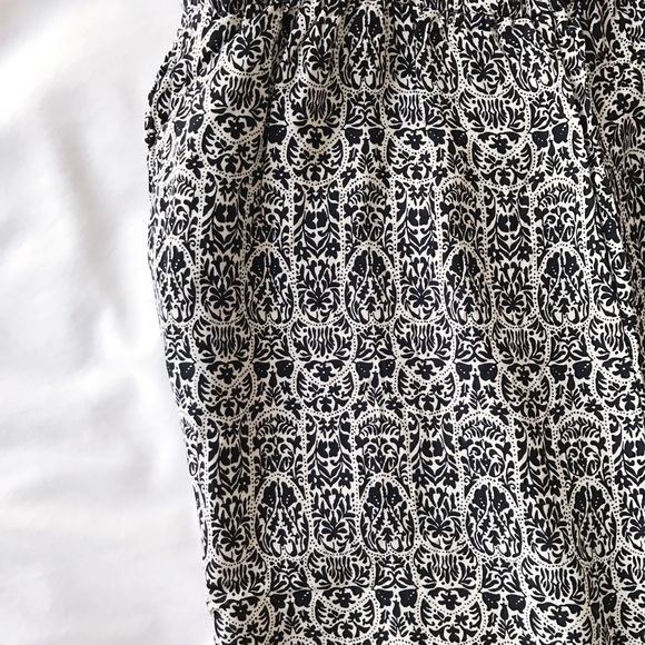 ๐ฟBlack and White Printed Jumpsuit๐ฟ - Picture 6 of 8