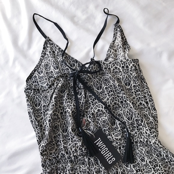 ๐ฟBlack and White Printed Jumpsuit๐ฟ - Picture 7 of 8