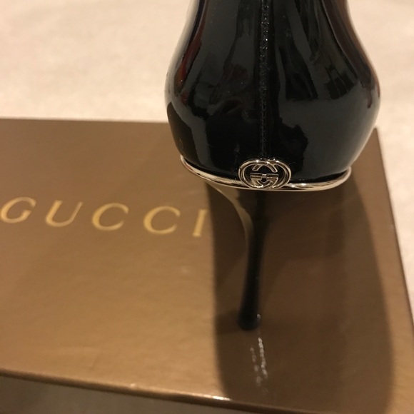GUCCI LIKE NEW Black patent leather open toe heels - Picture 3 of 4