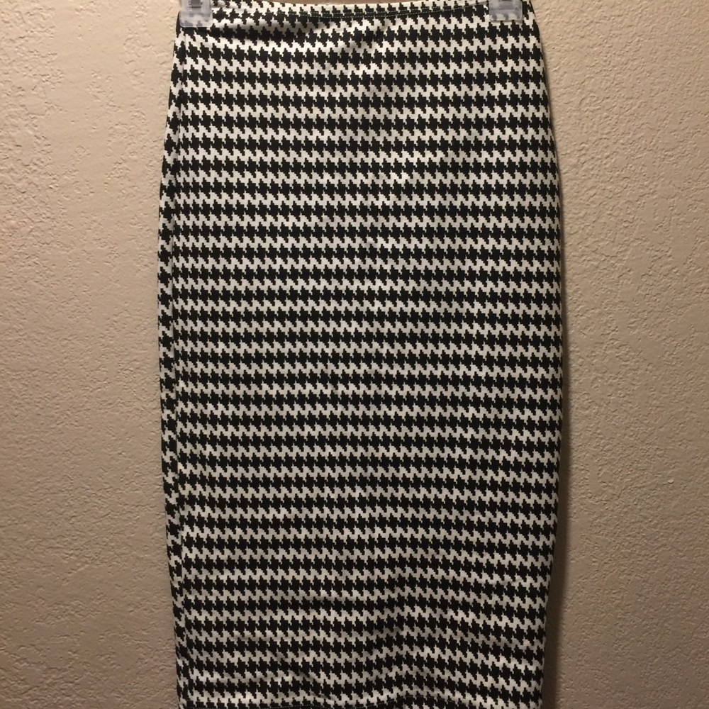 American apperal black/white pencil skirt