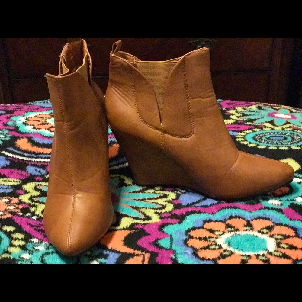 Bonnibel wedge boots sz 9